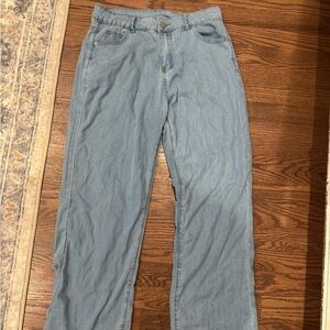 Woman’s Light Blue Jeans